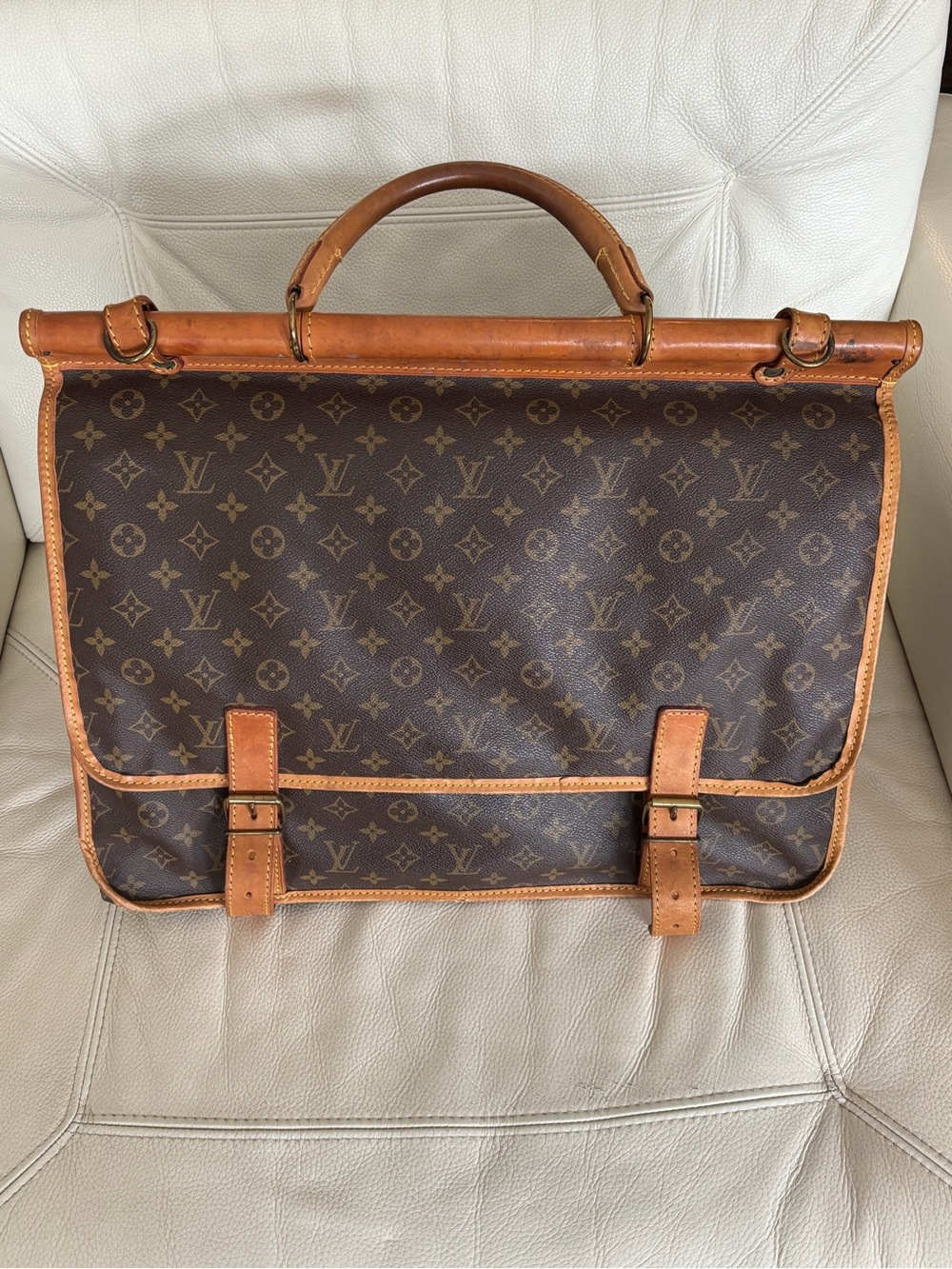 Louis Vuitton Sac Chasse
(Hunting Bag)